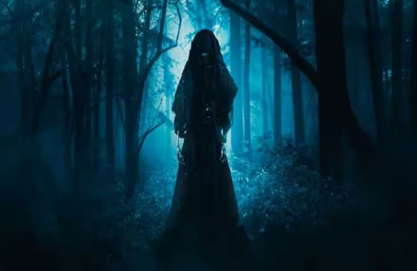 স্কন্ধকাটা- ট্রেন বা বাসে কাটা পড়লে যদি মুণ্ডচ্ছেদ হয়ে মৃত্যু হয় তাহলে হয় স্কন্ধকাটা৷ অর্থাত্, যার কাঁধ থেকে কাটা৷ মনে করা হয় এরা নিজেদের কাটা মাথার খোঁজেই মর্ত্যে ঘুরে বেড়ায়৷ 