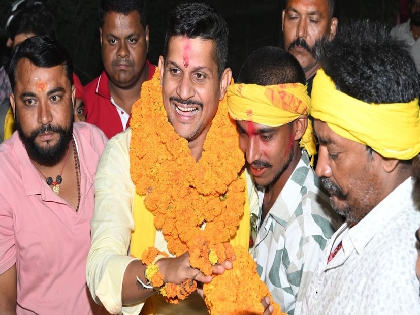  এরপরে দিল্লি থেকে পুণেতে চলে যান তিনি। কর্মনিষ্ঠা এবং অধ্যবসায়ের জোরে মানবসম্পদ বিভাগে কাজ পান তিনি।<br />২০১০ থেকে ভাগ্য বদলাতে শুরু করে তাঁর। নিজের উদ্যোগে শস্য ব্যবসা শুরু করেন তিনি। তখন থেকেই ব্যবসায়িক সাফল্যের যাত্রা শুরু হয় তাঁর। অল্প সময়েই ব্যবসা ফুলে-ফেঁপে ওঠে তাঁর। সেই সময়েই তিনি প্রতিষ্ঠা করেন ঊষা ইন্ডাস্ট্রিজ।