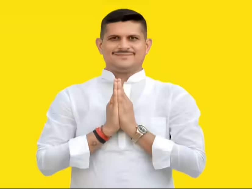  বিহার নির্বাচন ঘিরে একের পর এক চমক সামনে আসছে। জন সুরজ পার্টির প্রার্থীর নীরাজ সিং-কে নিয়ে চর্চা শুরু হয়ে গিয়েছে। এক দরিদ্র পরিবার থেকে উঠে আসা নিরাপত্তারক্ষীর কাজ করে ২ হাজার টাকা আয় করা নীরাজ এখন ৪০০ কোটি টাকার সাম্রাজ্যের মালিক। সিনেমা নয় বাস্তবের ঘটনা।