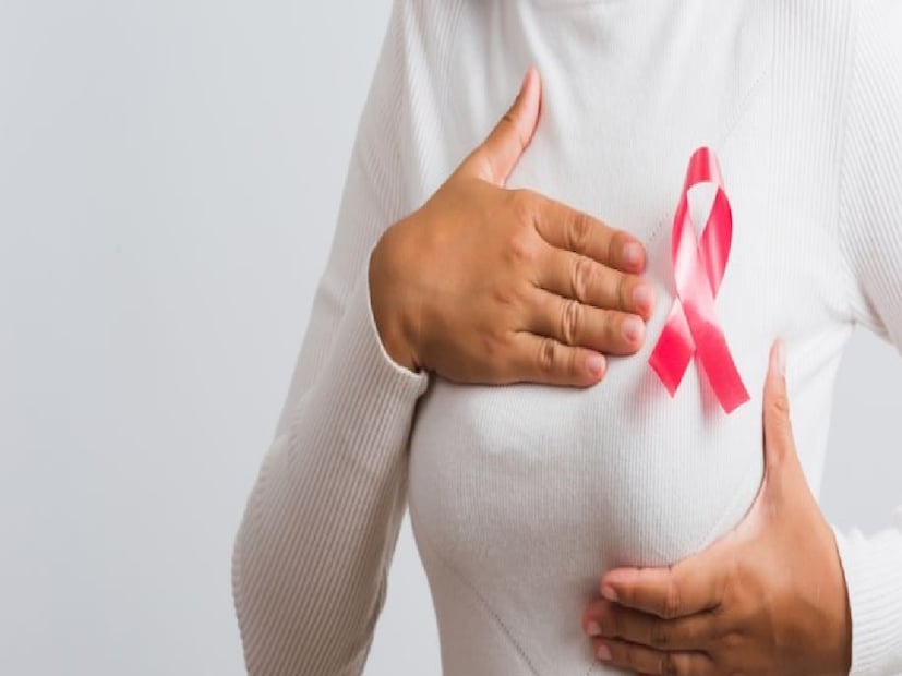 গুরগাঁওয়ের পরস হেলথ-এর তরফে জানানো হয়েছে, ভারতে প্রায় ৬০ শতাংশ মহিলার স্তন ক্যানসার ধরা পড়ে তৃতীয় বা চতুর্থ পর্যায়ে। তখন চিকিৎসার সুযোগ অনেকটাই কমে যায়, মৃত্যুর হারও বাড়ে। অন্যদিকে, প্রাথমিক পর্যায়ে শনাক্ত হলে বেঁচে থাকার হার ৯০ শতাংশেরও বেশি হয়।