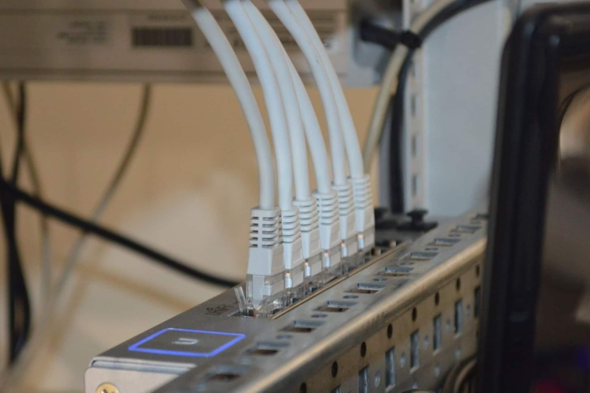 Broadband: এক মাসের জন্য বিনামূল্যে হাই-স্পিড ইন্টারনেট, চার মাসের জন্য ১২ OTT অ্যাপ অ্যাক্সেস, দেখে নিন কে দিচ্ছে এমন সুযোগ