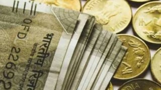 ২০১৭ সাল থেকে প্রতি বছর ১ ফেব্রুয়ারি কেন্দ্রীয় বাজেট পেশ করা হয়। ২০২৬ সালে ১ ফেব্রুয়ারি রবিবার পড়ছে, যা বাজেটটি সপ্তাহান্তে পেশ করার সম্ভাবনা বাড়িয়ে তুলেছে। কর্মকর্তারা উল্লেখ করেছেন যে, নতুন আর্থিক বছর, যা ১ এপ্রিল থেকে শুরু হয়, তার অনেক আগেই যাতে বাজেট অনুমোদিত হয়, তা নিশ্চিত করার জন্য এই নির্দিষ্ট তারিখটি গ্রহণ করা হয়েছিল। ২০১৭ সাল থেকে প্রতি বছর ১ ফেব্রুয়ারি কেন্দ্রীয় বাজেট পেশ করা হয়। ২০২৬ সালে ১ ফেব্রুয়ারি রবিবার পড়ছে, যা বাজেটটি সপ্তাহান্তে পেশ করার সম্ভাবনা বাড়িয়ে তুলেছে। কর্মকর্তারা উল্লেখ করেছেন যে, নতুন আর্থিক বছর, যা ১ এপ্রিল থেকে শুরু হয়, তার অনেক আগেই যাতে বাজেট অনুমোদিত হয়, তা নিশ্চিত করার জন্য এই নির্দিষ্ট তারিখটি গ্রহণ করা হয়েছিল।