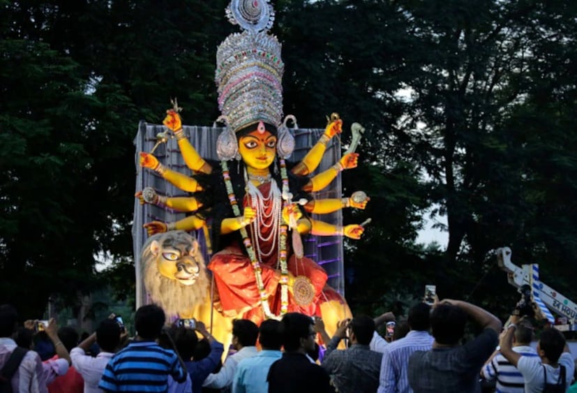 ডোনা গঙ্গোপাধ্যায় নৃত্য অনুষ্ঠানের মাধ্যমে কার্নিভাল শুরু হবে।