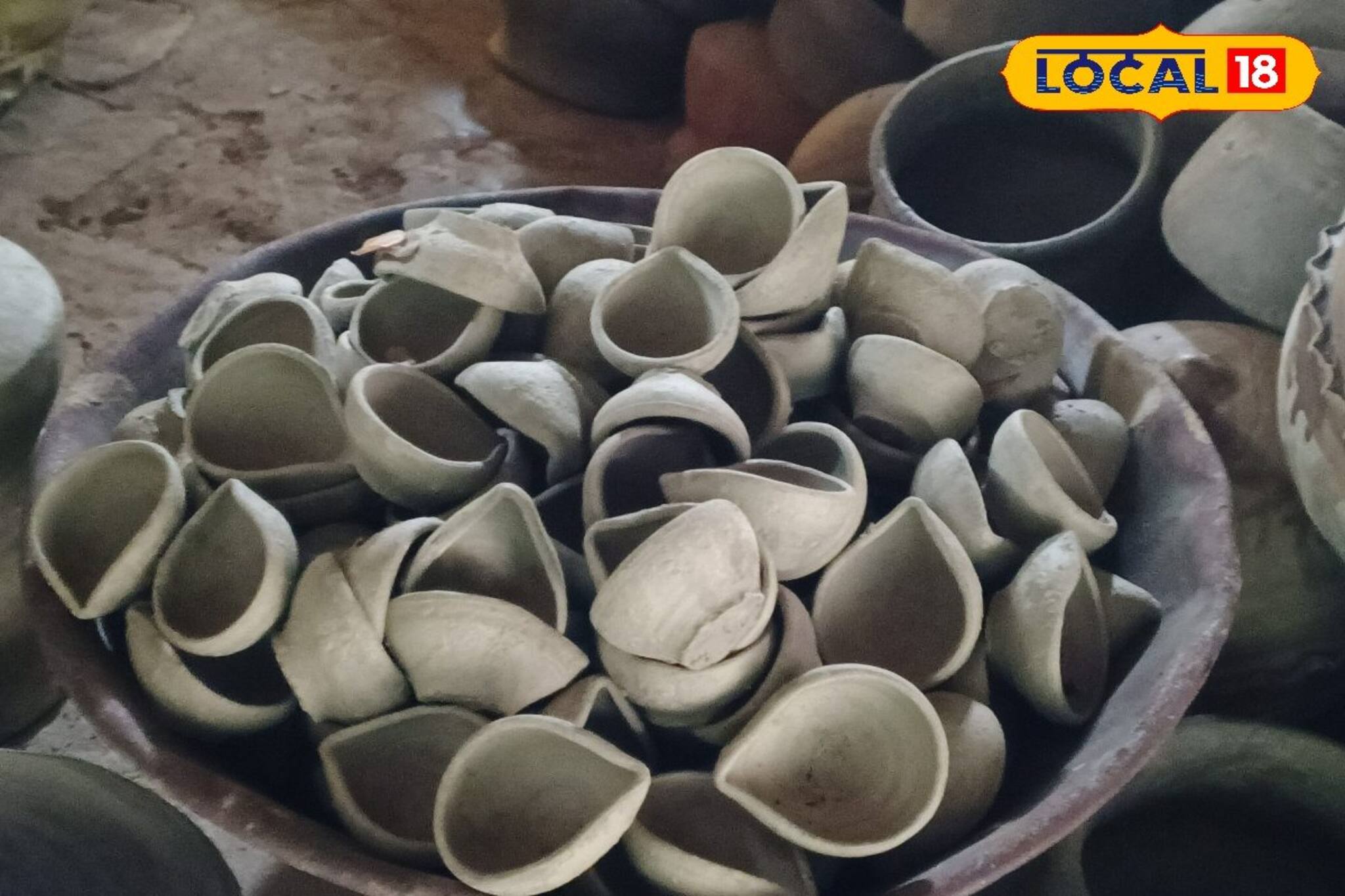 হাতের কাছে পেলে এখনই কিনে রাখুন দীপাবলির মাটির প্রদীপ! নাহলে পস্তাতে হবে