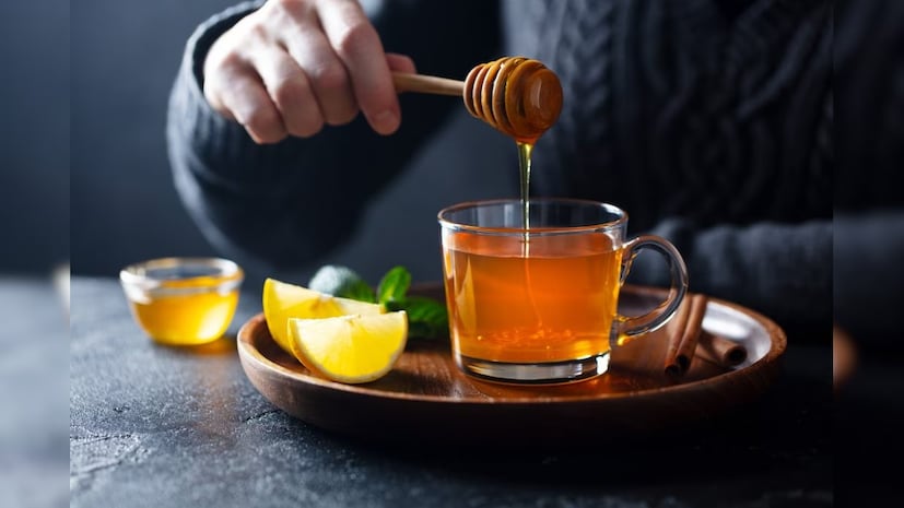 লেবু এবং মধু-- লেবু জলে এক চামচ মধু মিশিয়ে পান করুন। মধু শ্বাসযন্ত্রের ব্যাকটেরিয়া ধ্বংস করতে সাহায্য করে, বুক থেকে কফ বা শ্লেষ্মা দূর করে