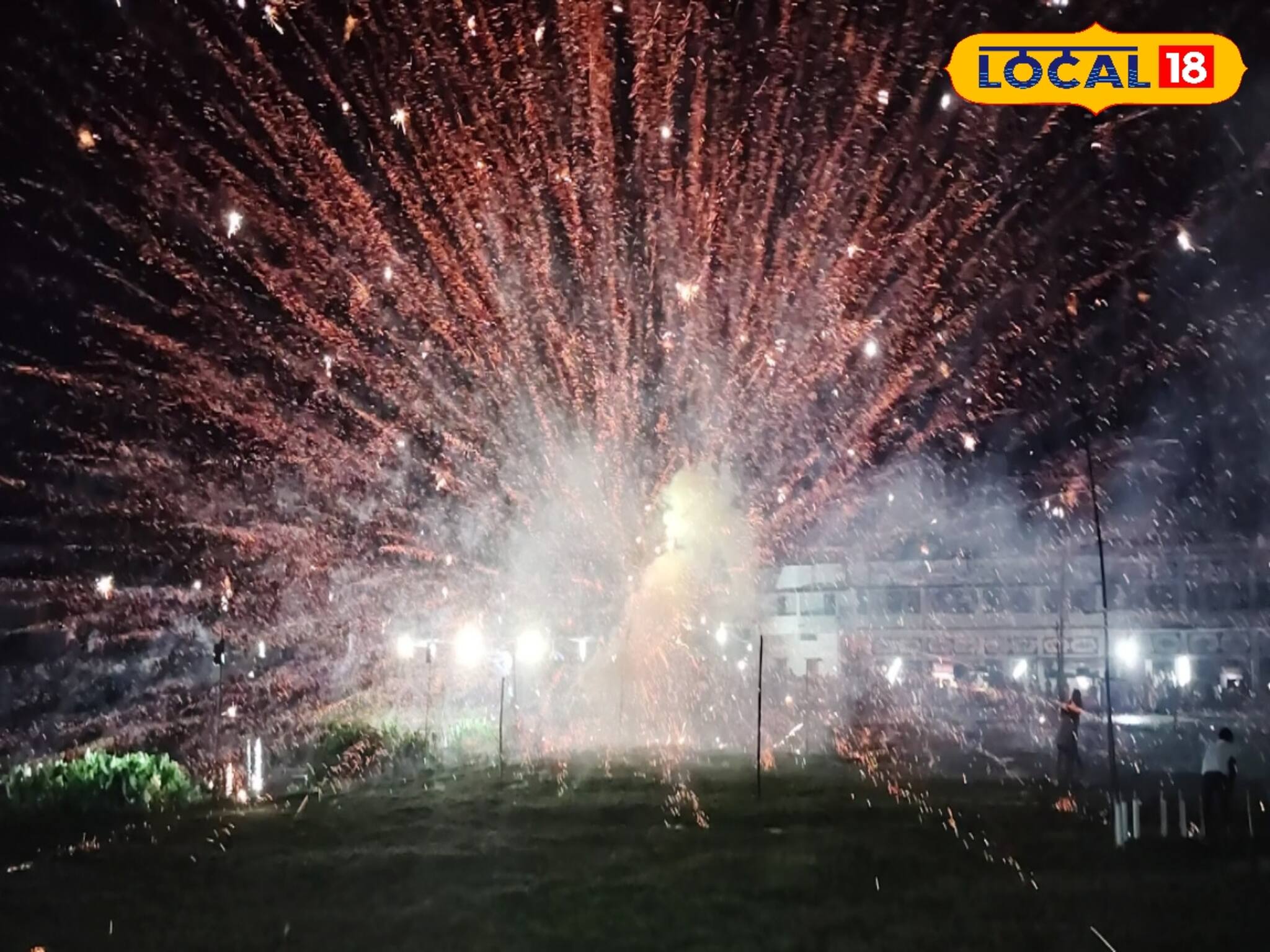 মাত্র কয়েক ঘন্টায় খরচ ৫ লক্ষ টাকা! আতসবাজির ভেলকি দেখতে রেকর্ড ভিড়