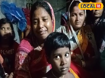ভেঙে পড়েছে পরিবার।