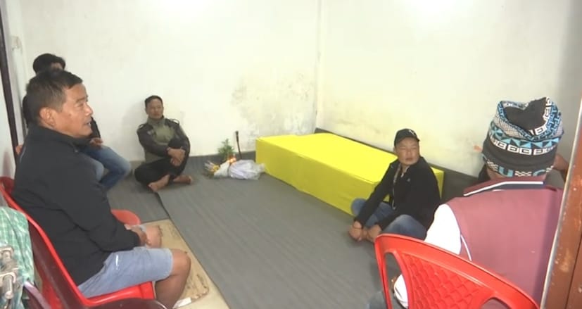 কিন্তু ধসে চাপা পড়ে বাবা-মায়ের মৃত্যুতে এখন শোকের ছায়া তাদের বাড়িতে। উৎসবের রং একেবারে ফিকে।
