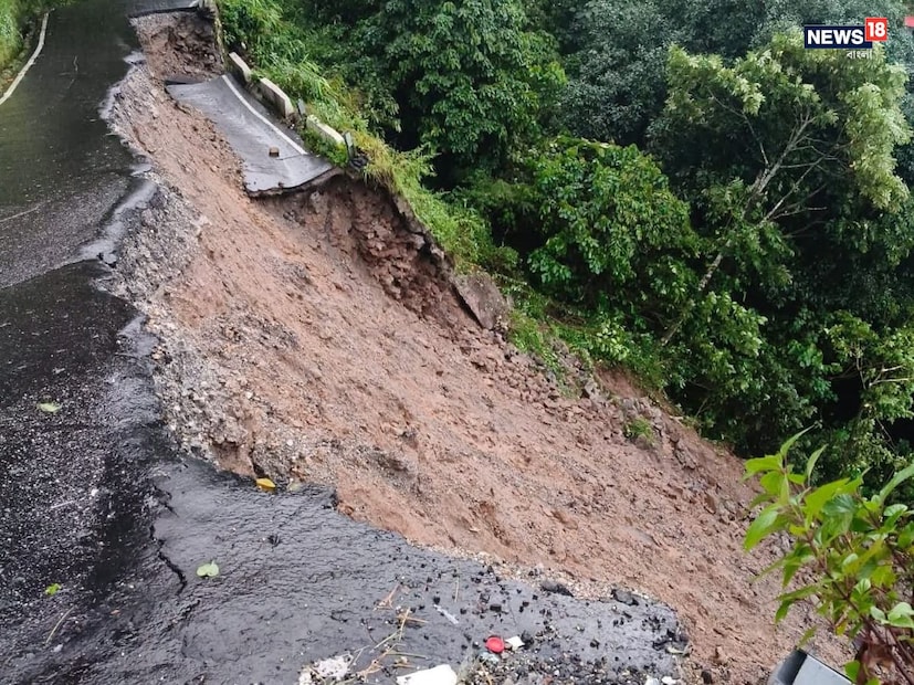 এখনও পর্যন্ত মোট ২০ জনের মৃত্যুর খবর পাওয়া গিয়েছে দার্জিলিং থেকে। পাহাড়ের জল এ বার নামছে সমতলেও।