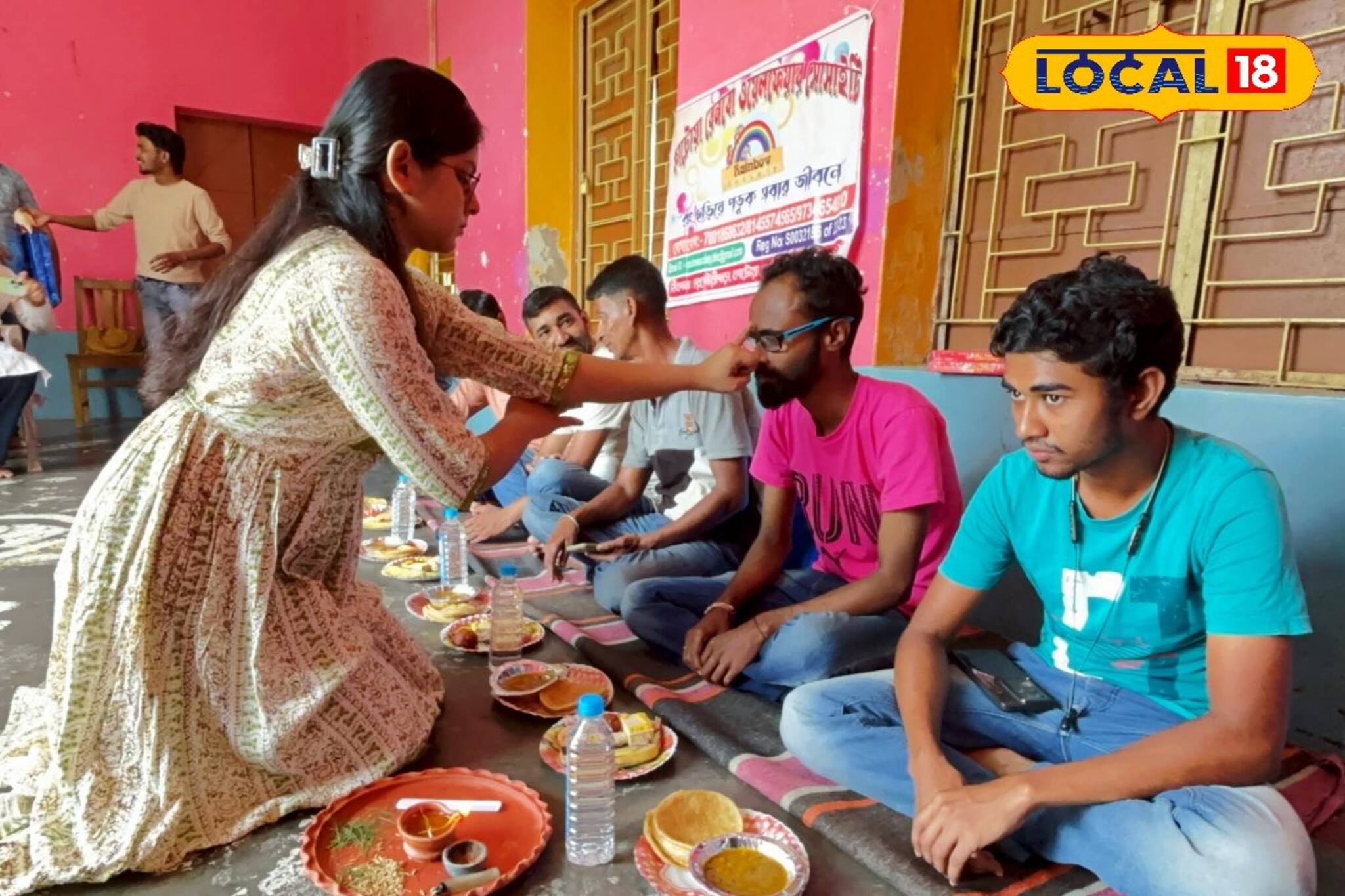 কঠোর পরিশ্রমে ব্যস্ত ডেলিভারি বয়রা এবার পেলেন মধুর ভাইফোঁটার স্পেশাল আনন্দ