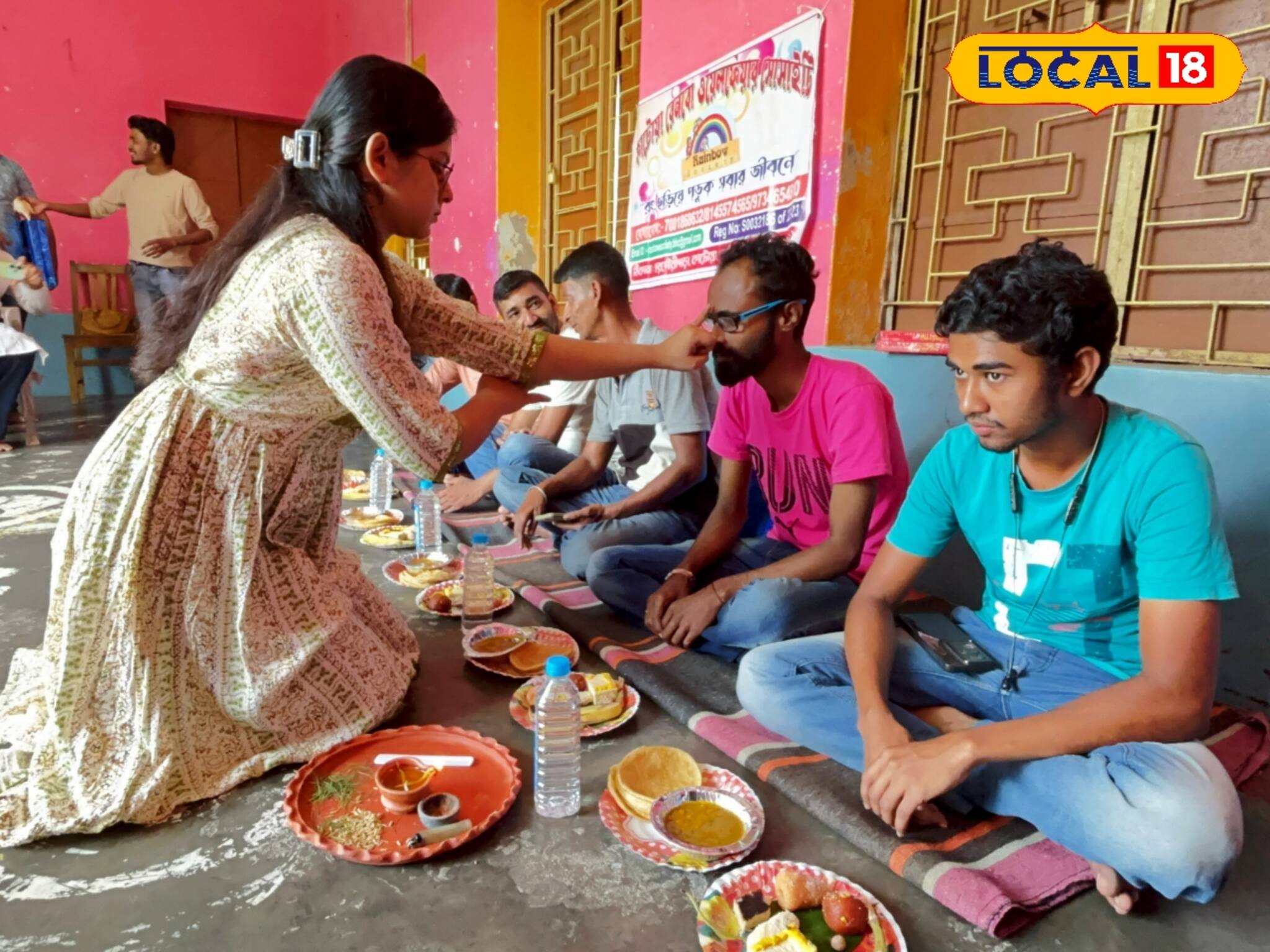 কঠোর পরিশ্রমে ব্যস্ত ডেলিভারি বয়রা এবার পেলেন মধুর ভাইফোঁটার স্পেশাল আনন্দ