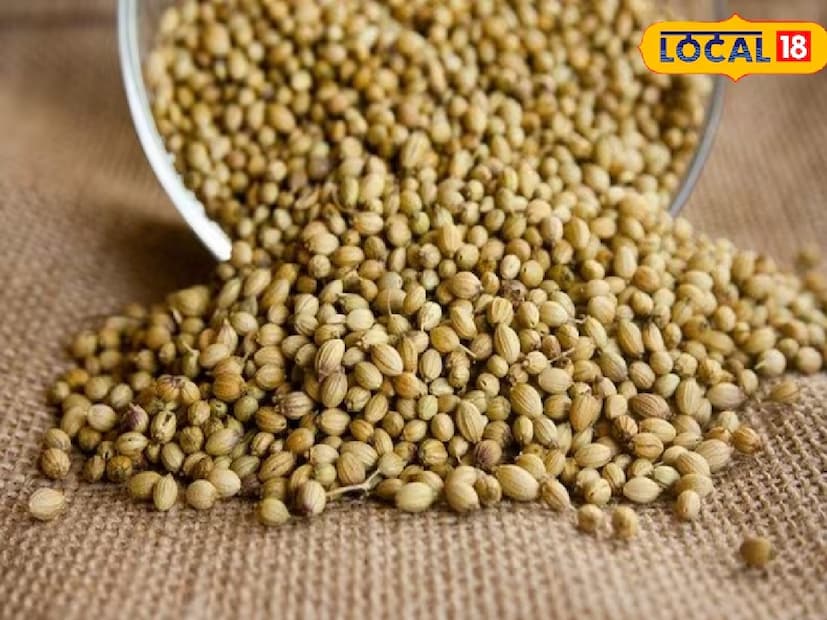 ধনিয়া বীজ (Coriander Seeds)ধনতেরাসে ধনিয়া বীজ কিনে লক্ষ্মী দেবীকে উৎসর্গ করা অত্যন্ত শুভ। ধনিয়া ধনের প্রতীক বলে ধরা হয়। পূজার পর এই বীজ তিজোরিতে বা অর্থ রাখার স্থানে রাখলে সমৃদ্ধি ও আর্থিক স্থায়িত্ব আসে।