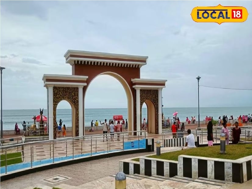 তবে এখন পরিস্থিতি বদলাতে শুরু করেছে। উত্তরবঙ্গে পর্যটনের পরিকল্পনা বাতিল করেই ভ্রমণপিপাসুরা এবার গন্তব্য হিসেবে বেছে নিচ্ছেন দিঘাকে। ইতিমধ্যে হোটেল মালিকরা বলছেন, শেষ কয়েক দিনে দিঘার হোটেল ও রিসর্টে বুকিংয়ের হার প্রায় ৮০ শতাংশ বেড়েছে। কলকাতা, হাওড়া, হুগলি, বাঁকুড়া, এমনকি মালদা উত্তর দিনাজপুর থেকেও পর্যটকরা শেষ মুহূর্তে দিঘার দিকে রওনা দিয়েছেন।