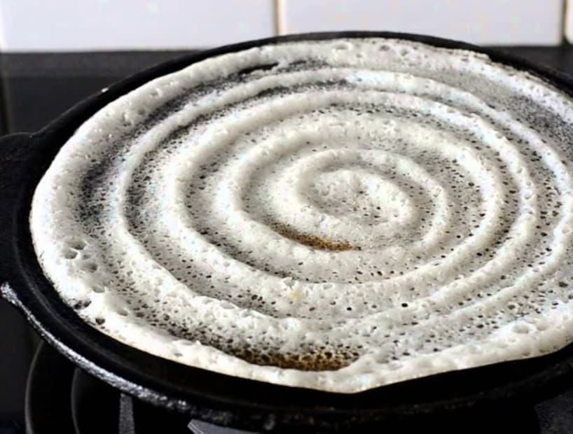 Dosa Making Tips: এমন কেউ নেই যে দক্ষিণ ভারতীয় খাবার পছন্দ করে না। ডোসা, সাম্বার, ইডলি কেবল সুস্বাদুই নয়, এগুলি সহজেই বাড়িতেও তৈরি করা যায়। তবে, বাড়িতে মুচমুচে ডোসা তৈরিতে অনেকেই একটি সাধারণ সমস্যার সম্মুখীন হন। যখন ডোসার ব্যাটারটি প্যানে ঢেলে দেওয়া হয়, তখন এটি মুচমুচে হওয়ার পরিবর্তে প্যানে লেগে যায়। Dosa Making Tips: এমন কেউ নেই যে দক্ষিণ ভারতীয় খাবার পছন্দ করে না। ডোসা, সাম্বার, ইডলি কেবল সুস্বাদুই নয়, এগুলি সহজেই বাড়িতেও তৈরি করা যায়। তবে, বাড়িতে মুচমুচে ডোসা তৈরিতে অনেকেই একটি সাধারণ সমস্যার সম্মুখীন হন। যখন ডোসার ব্যাটারটি প্যানে ঢেলে দেওয়া হয়, তখন এটি মুচমুচে হওয়ার পরিবর্তে প্যানে লেগে যায়।