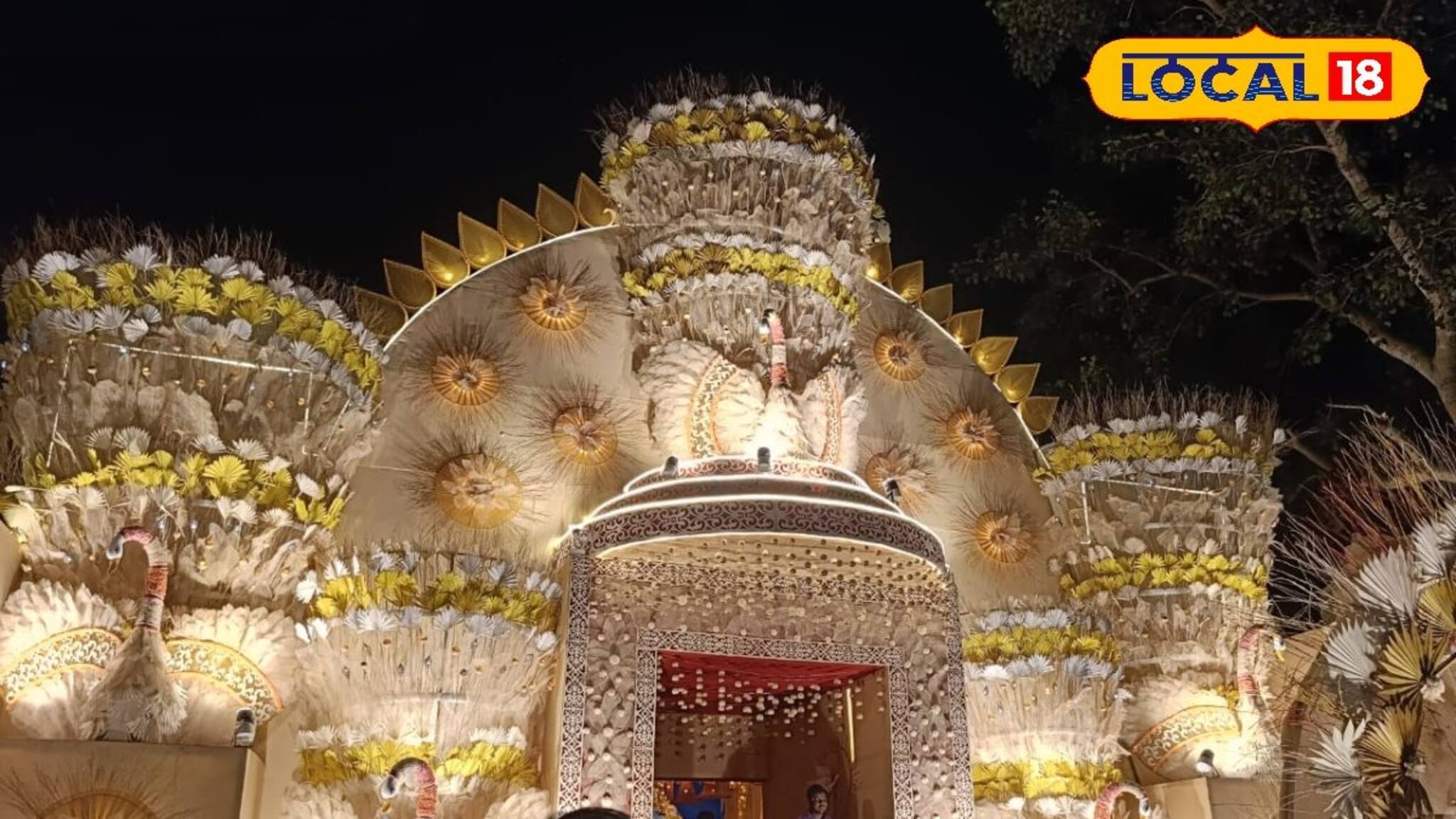 এ যেন নতুন দেশে পদার্পণ! ১০ লক্ষ টাকার বাজেটের চন্দ্রকোনার 'এই' পুজো তাক লাগাচ্ছে এলাকায়