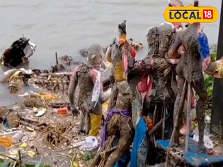 গঙ্গায় প্রতিমা নিরঞ্জন।