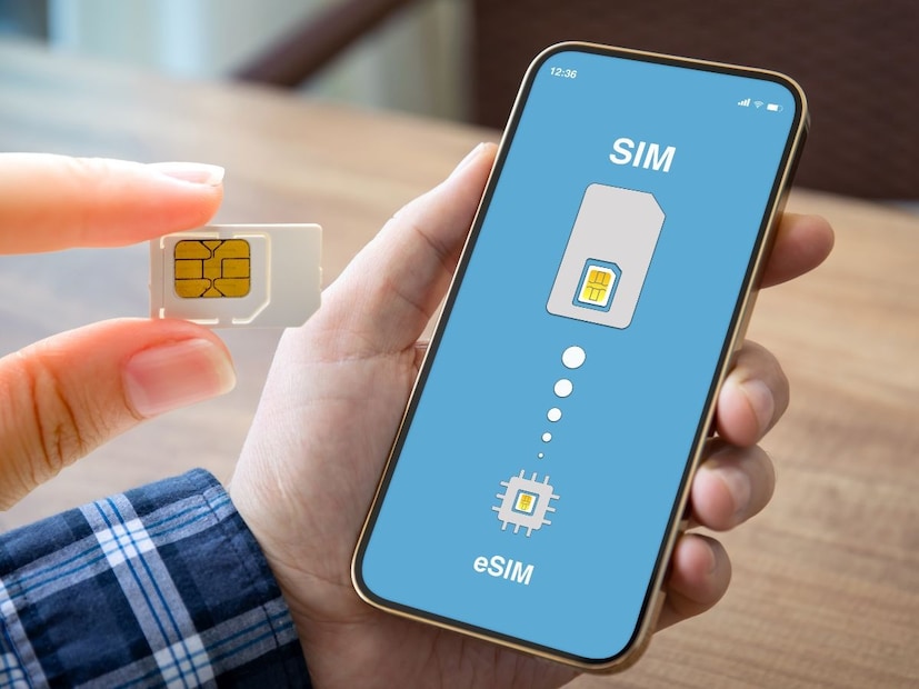 eSIM কেন ব্যবহার করা হয়: একটি ফিজিক্যাল সিম কার্ডের মতো একটি eSIM নষ্ট বা ক্ষতিগ্রস্ত হতে পারে না। তবে, সতর্কতা অবলম্বন করা গুরুত্বপূর্ণ। ভুলবশত নিজের ফোন থেকে eSIM মুছে ফেললে সঙ্গে সঙ্গে নেটওয়ার্ক চলে যাবে। নিজেদের eSIM এর জন্য কীভাবে অনুরোধ করা যেতে পারে