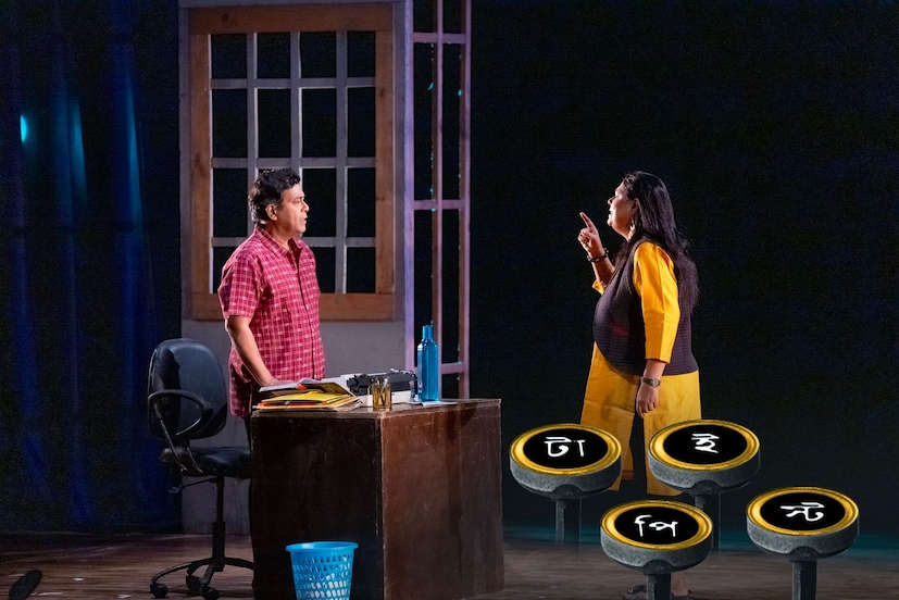নির্বাচিত প্রযোজনা* *টাইপিস্ট* – পরিচালনা: পৌলোমী চট্টোপাধ্যায়, প্রযোজনা: শ্যামবাজার মুখোমুখি। একটি অফিসের দৈনন্দিন জীবন আর তাতে জড়িয়ে থাকা প্রেমের সূক্ষ্ম সুর—এই নাটকে ফুটে উঠেছে মানবসম্পর্কের সূক্ষ্ম টানাপোড়েন। অভিনয়ে দেবশঙ্কর হালদার ও পৌলোমী চট্টোপাধ্যায়।