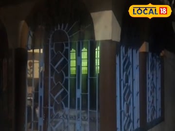 এই বাড়িতেই যত কাণ্ড।