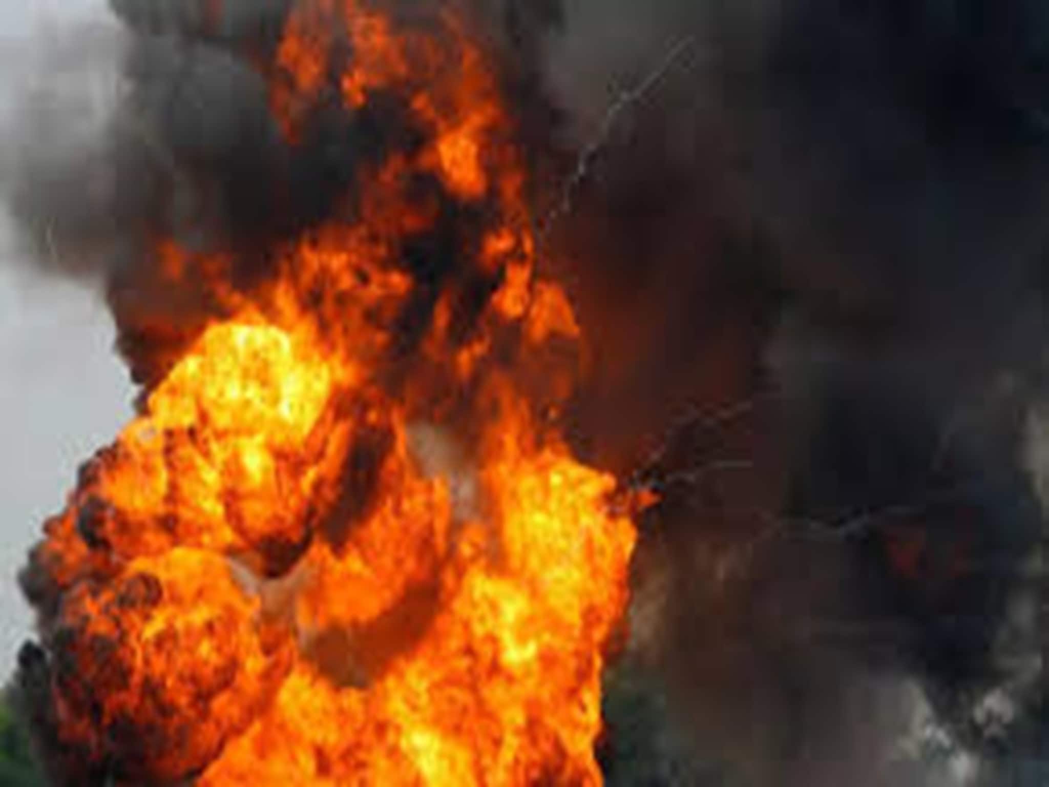 Naihati Fire: নৈহাটিতে খাবারের স্টলে আগুন, পুড়ে ছাই রেল মাঠের ৪টে দোকান
