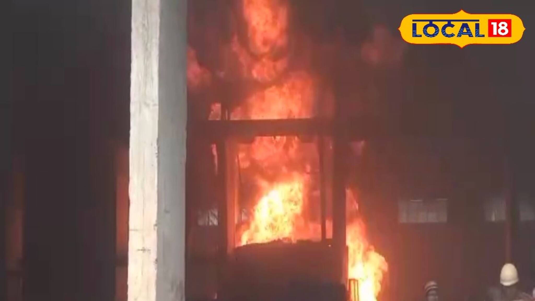 পুজোর বাজারে ছুটির দিনে বিধ্বংসী আগুন, আগুন নেভাতে ব্যবহার হল 'অন্য' জিনিস'