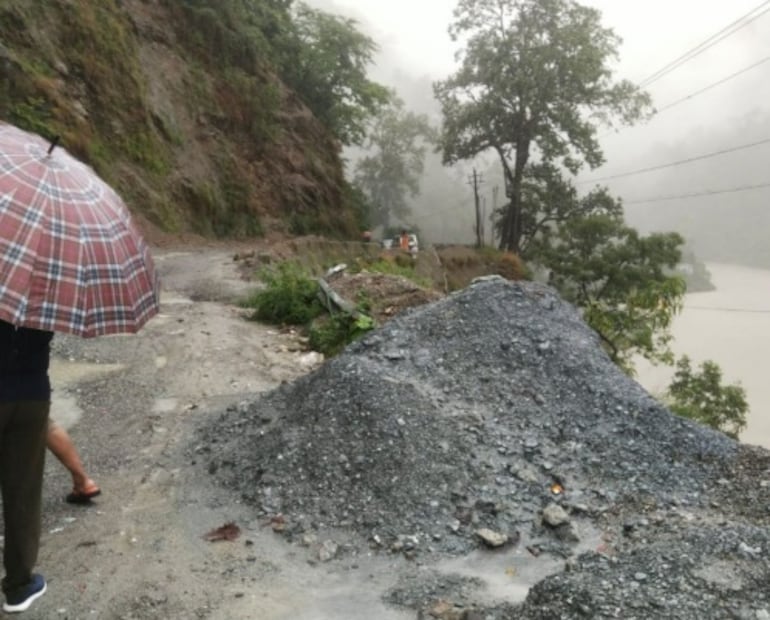 ভোটার কার্ড, আধার, জমির কাগজ, ব্যাঙ্ক পাসবুক সবই হারিয়ে গেছে বন্যার জলে। কোথাও কোথাও তো গ্রামের অস্তিত্বই প্রায় মুছে গেছে মানচিত্র থেকে।