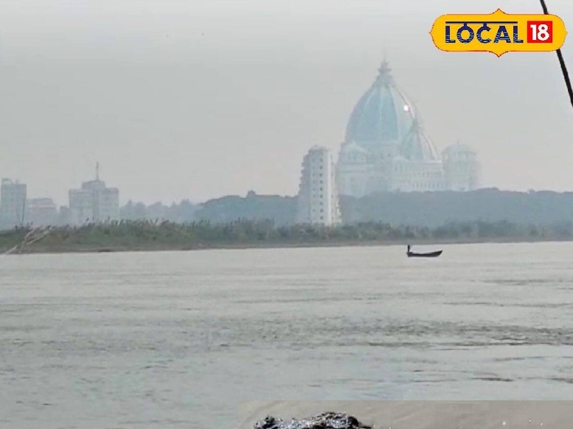 হাতের কাছেই রয়েছে গঙ্গা আর সেই গঙ্গার পলিমাটিকে কাজে লাগিয়েই তারা খুঁজে পেয়েছেন টাকা বানানোর নতুন দিশা। মরশুমি কাজ করেই এখন তারা করছেন বাড়তি রোজগার। জানুন কীভাবে?