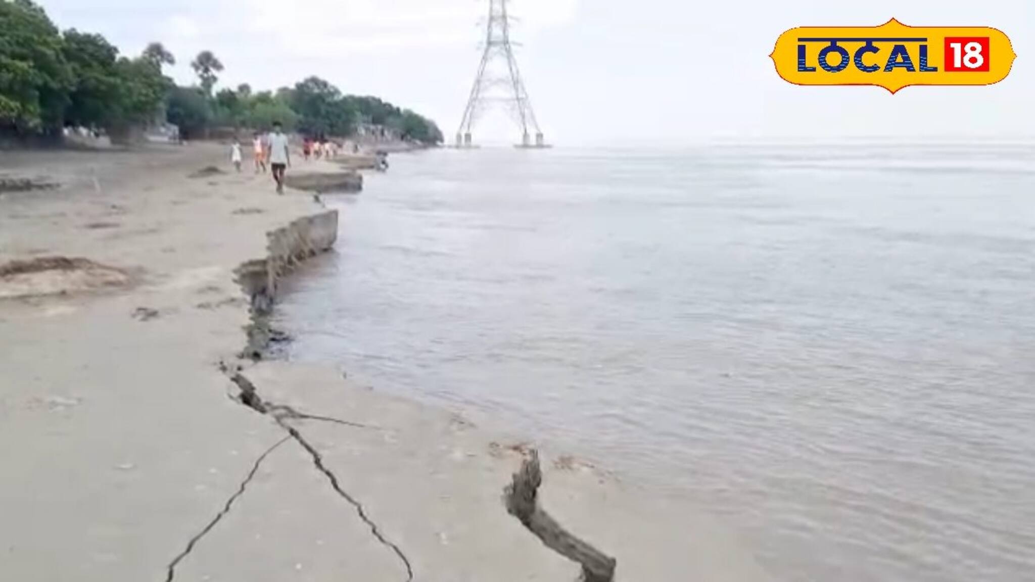 ড্রেজিং নেই, সমাধান নেই! ফারাক্কার গঙ্গা ভাঙনে হাহাকার, এবার কী করবে ওঁরা?
