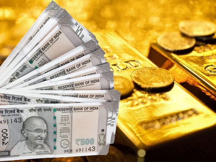 জেনে নেওয়া যাক Paytm এবং Google Pay-এর মাধ্যমে সোনা কেনার পদ্ধতি।Paytm থেকে ডিজিটাল সোনা কীভাবে কিনতে হয়? - প্রথমে Paytm অ্যাপে যেতে হবে। - সার্চ বারে Gold টাইপ করতে হবে। - গোল্ড সেকশন খুলবে, এখান থেকে Save Daily আর Buy Lump Sum অপশনের মধ্যে সুবিধামতো একটা বেছে নিতে হবে। - Save Daily বিকল্পটি বেছে নিলে দৈনিক ১০ টাকা থেকে সোনা কেনার সুবিধা পাওয়া যাবে।