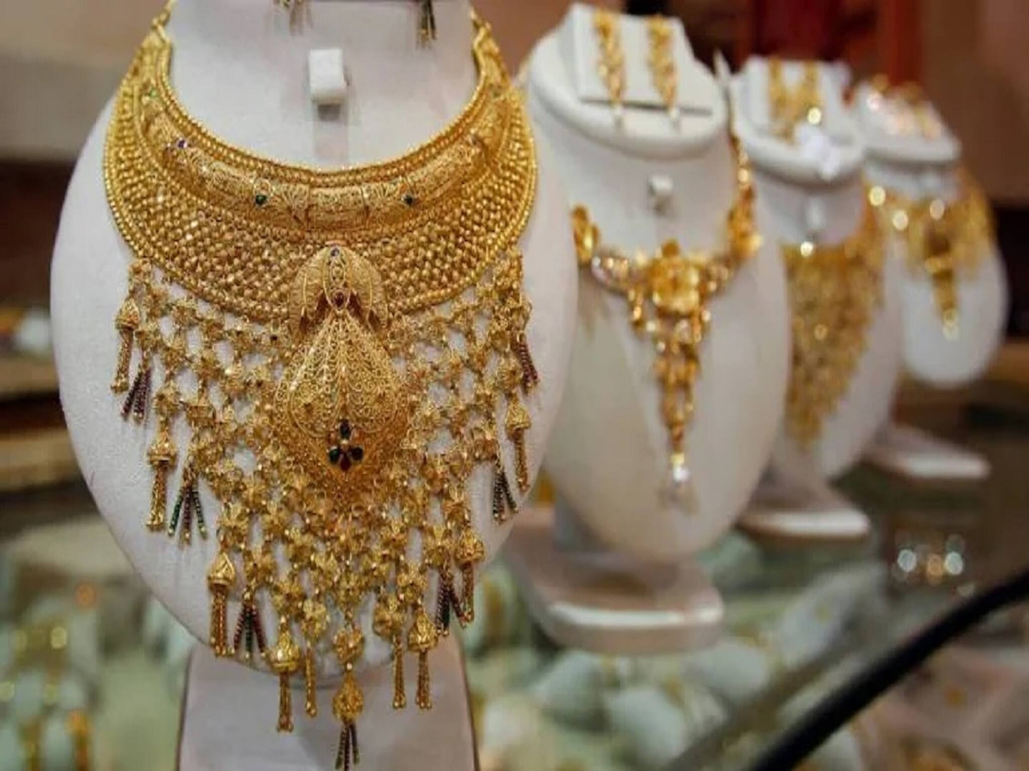 18 vs 24 Carat Gold: ১৮ ক্যারাটের সোনার নেকলেস কিনলে ২৪ ক্যারাটের তুলনায় কত সস্তা হবে? জেনে নিন