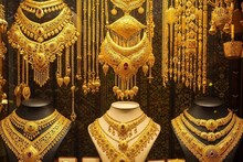 সোনা থেকে মোটা টাকা আয় করতে চাইলে গয়নার বদলে এই ৪ জিনিসে বিনিয়োগ করুন !