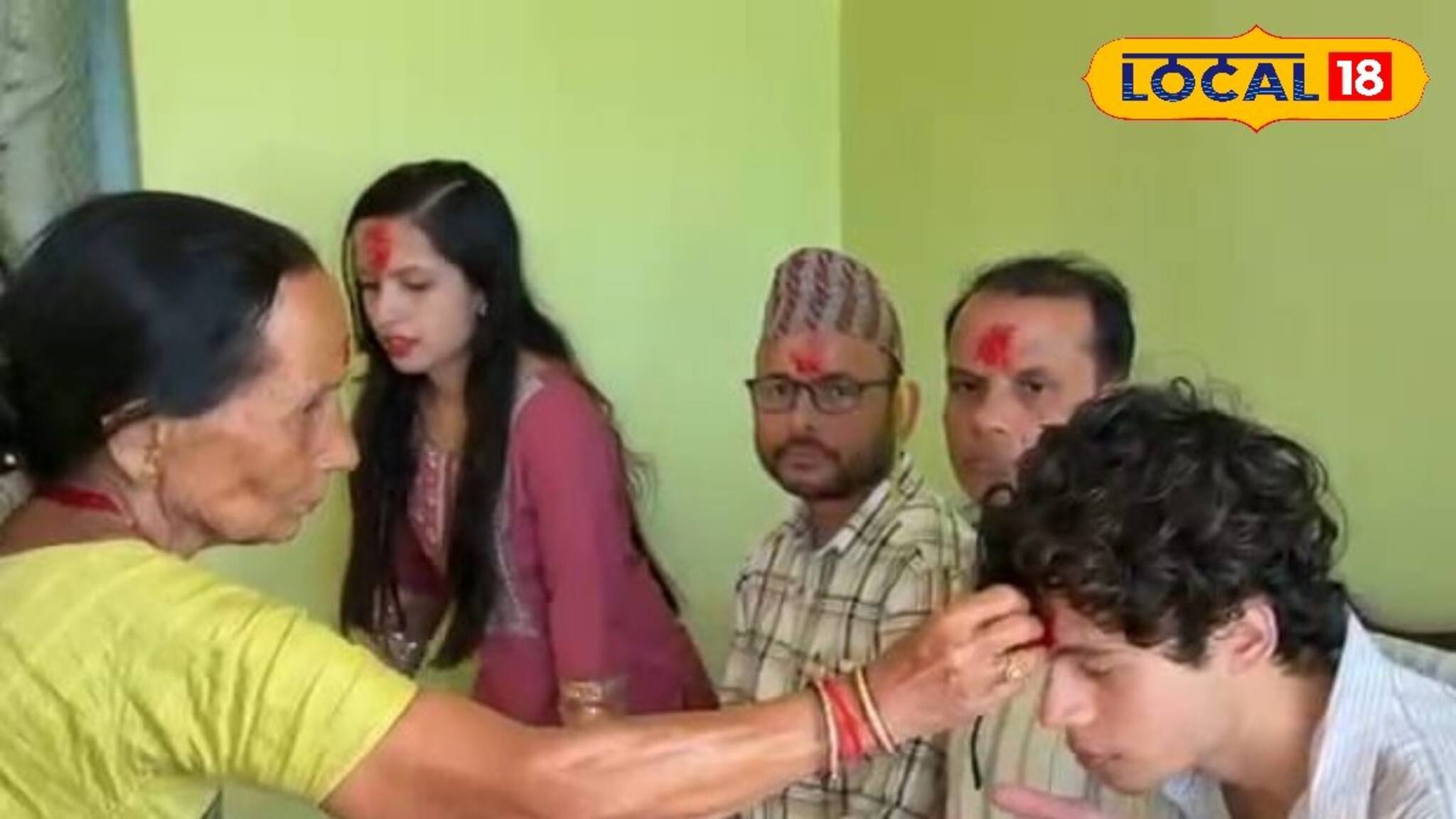 বিজয়াতেই ঘরে ঘরে 'টিকা'র প্রস্তুতি! গোর্খাদের এই উৎসব বাঙালির খুব চেনা