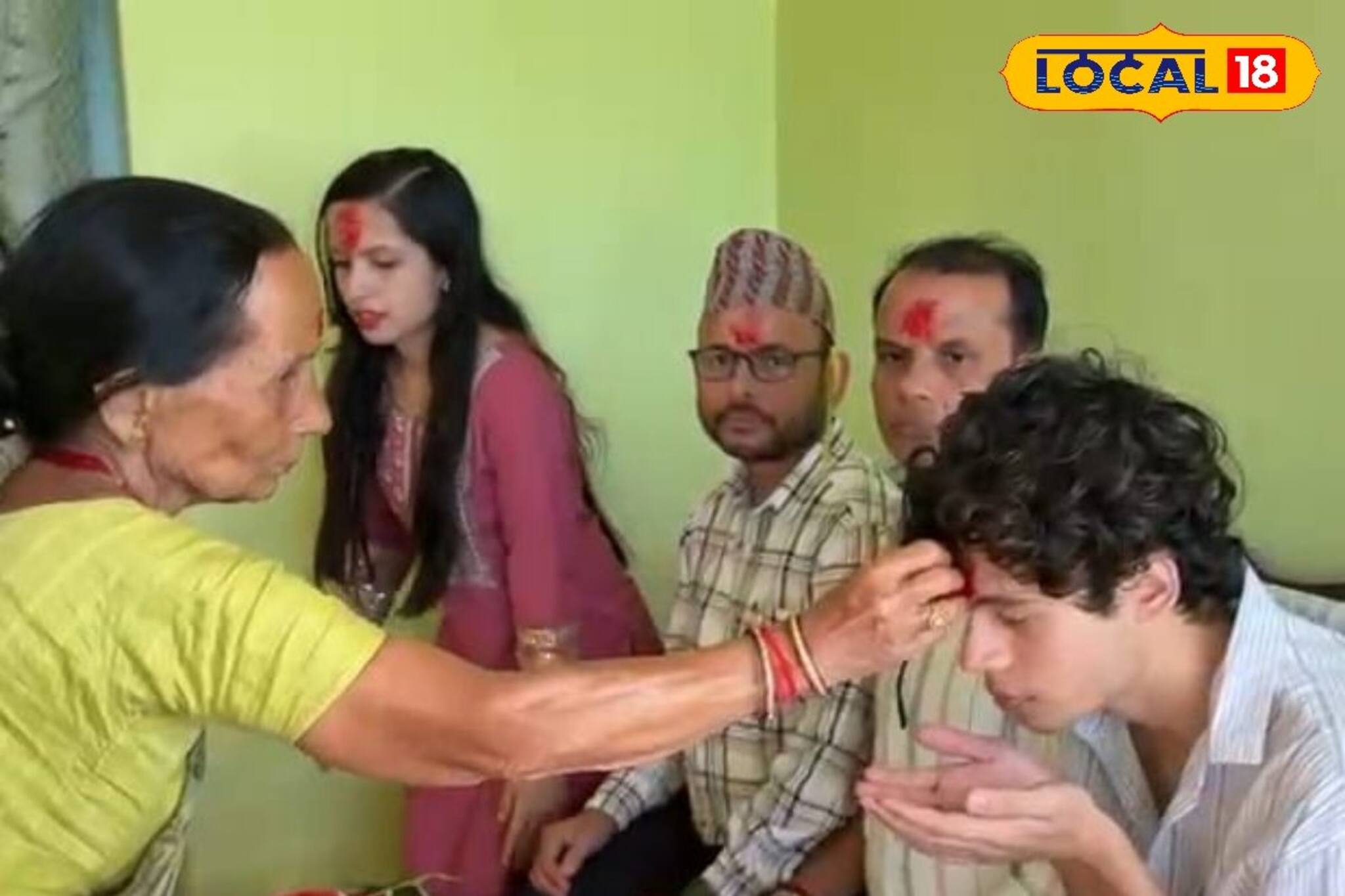 বিজয়াতেই ঘরে ঘরে 'টিকা'র প্রস্তুতি! গোর্খাদের এই উৎসব বাঙালির খুব চেনা