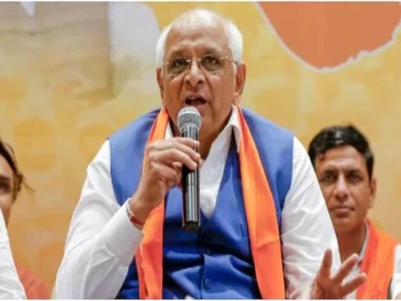 প্রসঙ্গত, গুজরাত বিধানসভার নির্বাচনের প্রায় দুবছর আগে এই ব্যাপক রদবদল হতে চলেছে। সাধারণত, বিধানসভা ভোটের বছর দুই আগে মুখ্যমন্ত্রী মুখ করে থাকে পার্টি। ভোটের ঠিক আগে আগে স্বচ্ছ ভাবমূর্তি, কলঙ্কমুক্ত, জাতভিত্তিক একজনকে মুখ্যমন্ত্রী করে থাকে দল। যাতে সরকার বিরোধী হাওয়াকে উল্টোদিকে ঘুরিয়ে দেওয়া যায়। 