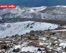 মরশুমের প্রথম বরফবৃষ্টিতে ঢাকল গুলমার্গ