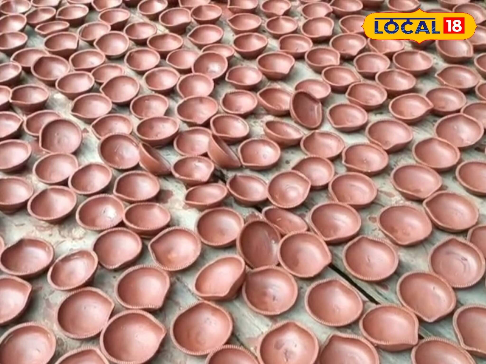 বাকি কয়েকটা দিন! শুধু হাতের ভরসায় না থেকে মাটির প্রদীপ তৈরি হচ্ছে মেশিনেও