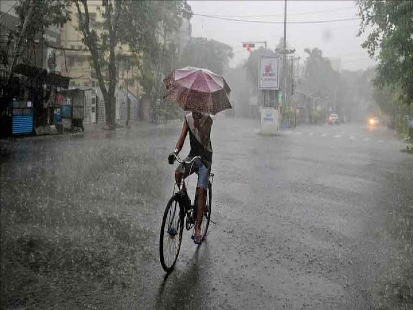 *আজ বৃহস্পতিবার বজ্রবিদ্যুৎ-সহ হালকা থেকে মাঝারি বৃষ্টির সম্ভাবনা নয় জেলাতে। উত্তর ও দক্ষিণ ২৪ পরগনা, পূর্ব পশ্চিম মেদিনীপুর, ঝাড়গ্রাম, হাওড়া, নদিয়া এবং পূর্ব বর্ধমানে বৃষ্টির সম্ভাবনা বেশি। বৃষ্টির সঙ্গে ৩০ থেকে ৪০ কিলোমিটার গতিবেগে দমকা বাতাস বইতে পারে।