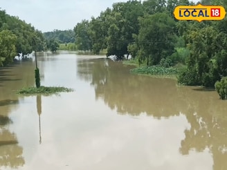 মাত্র কয়েক মিটার দূরেই চরম বিপদসীমা! টানা বৃষ্টিতে উত্তাল কেলেঘাই