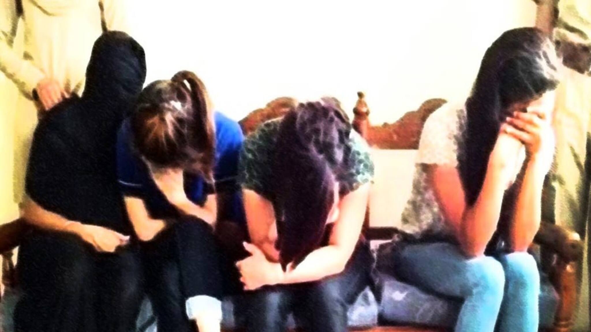 সর্বনাশ! পাঁশকুড়া হোটেল-রেস্তোরাঁয় ওরা কারা! হোটেলের ঘরে এ কী 'নোংরা' কাণ্ড!