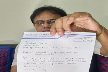 আচমকা পদত্যাগ হাওড়া পুরসভার চেয়ারম্যানের! ফিরহাদকে পাঠালেন পদত্যাগপত্র, নেপথ্যে কী কারণ?