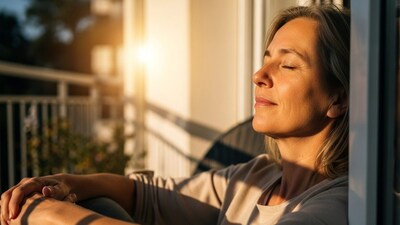 দুধ এবং দইতে অল্প পরিমাণে ভিটামিন ডি থাকে, তবে যদি আপনার ঘাটতি থাকে, তাহলে এগুলি অন্তর্ভুক্ত করার কথা বিবেচনা করুন। উপরন্তু, ক্যালসিয়ামের সাথে এগুলি গ্রহণ করলে শোষণ উন্নত হয় এবং হাড় এবং জয়েন্টগুলিকে শক্তিশালী করতে সাহায্য করে। নিয়মিত যত্ন নিলে, সূর্যের আলো ছাড়াই ভিটামিন ডি-এর ঘাটতি কাটিয়ে ওঠা সম্ভব।