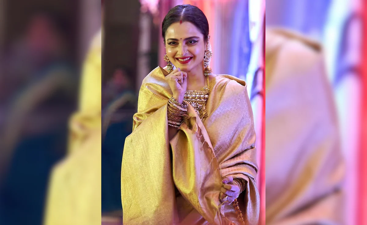 সত্তরের দশকে অভিনয় জীবন শুরু করলেও ৮০ এবং ৯০ এর দশকের শুরুতেও বলিউডে চুটিয়ে কাজ করেছেন তিনি। আসলে রেখা হলেন সেই সুন্দরী যাঁর মায়া, মায়ানগরী কোনওদিনই কাটিয়ে উঠতে পারেনি।