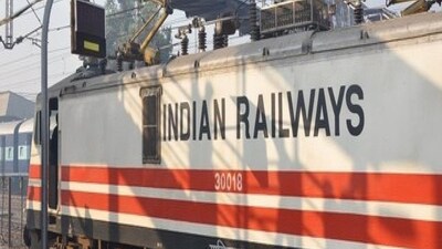 RPF's Swift Action: Pregnant Woman Safely Delivers on Vikramshila Express