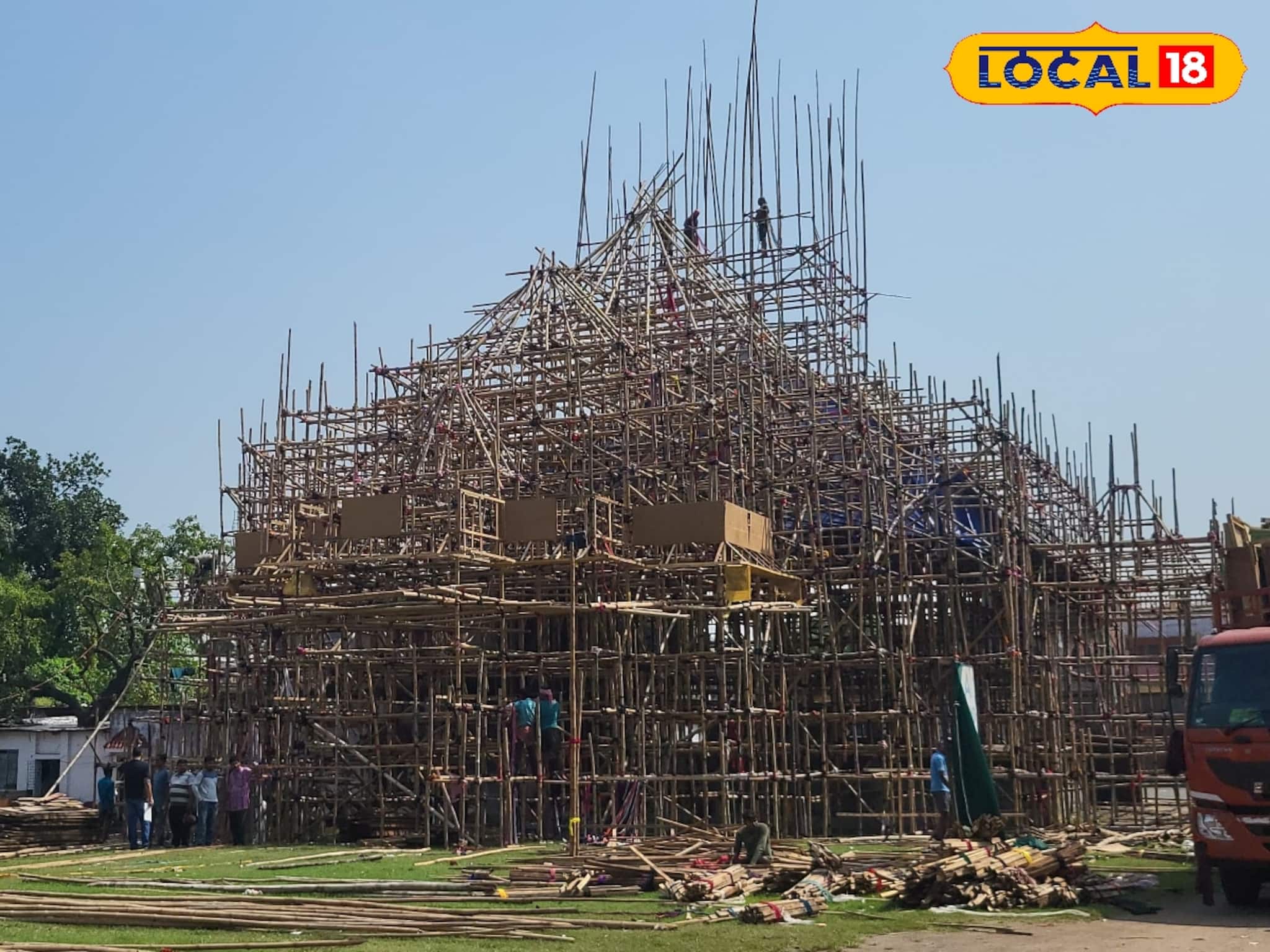 Kali Puja 2025 : দুর্গাপুজোর আগে শুরু প্রস্তুতি, এবার খোদালধাম মন্দিরের থিম বার্নপুরে! প্রবেশ পথে থাকছে আসল চমক