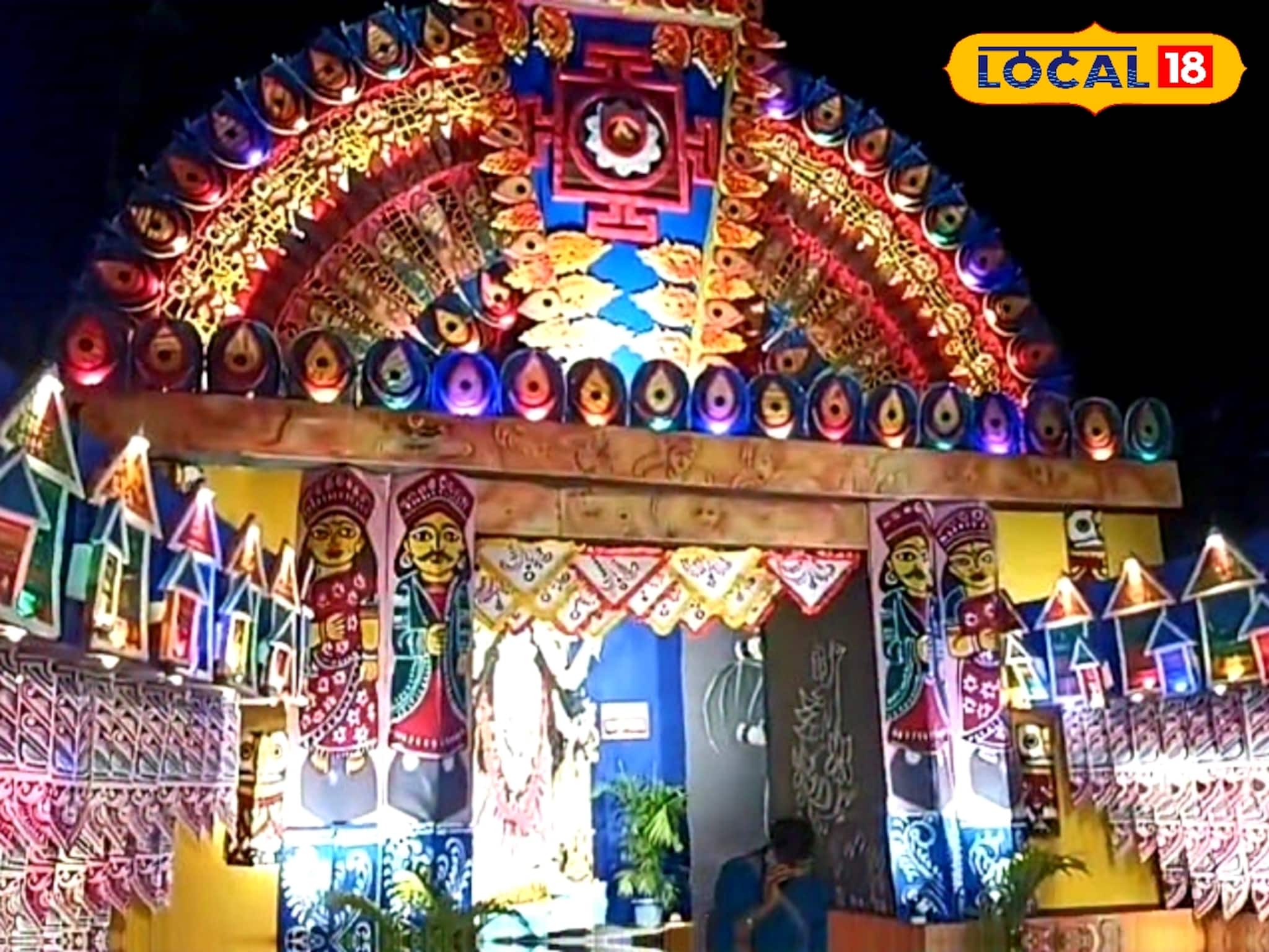 চোখ ধাঁধানো আলপনায় মোড়া মণ্ডপ, এমন নিখুঁত কাজ দেখতে দর্শকদের হুড়োহুড়ি