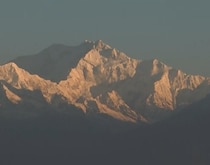 ঝকঝকে আকাশ দার্জিলিঙে, দেখা মিলল কাঞ্চনজঙ্ঘার