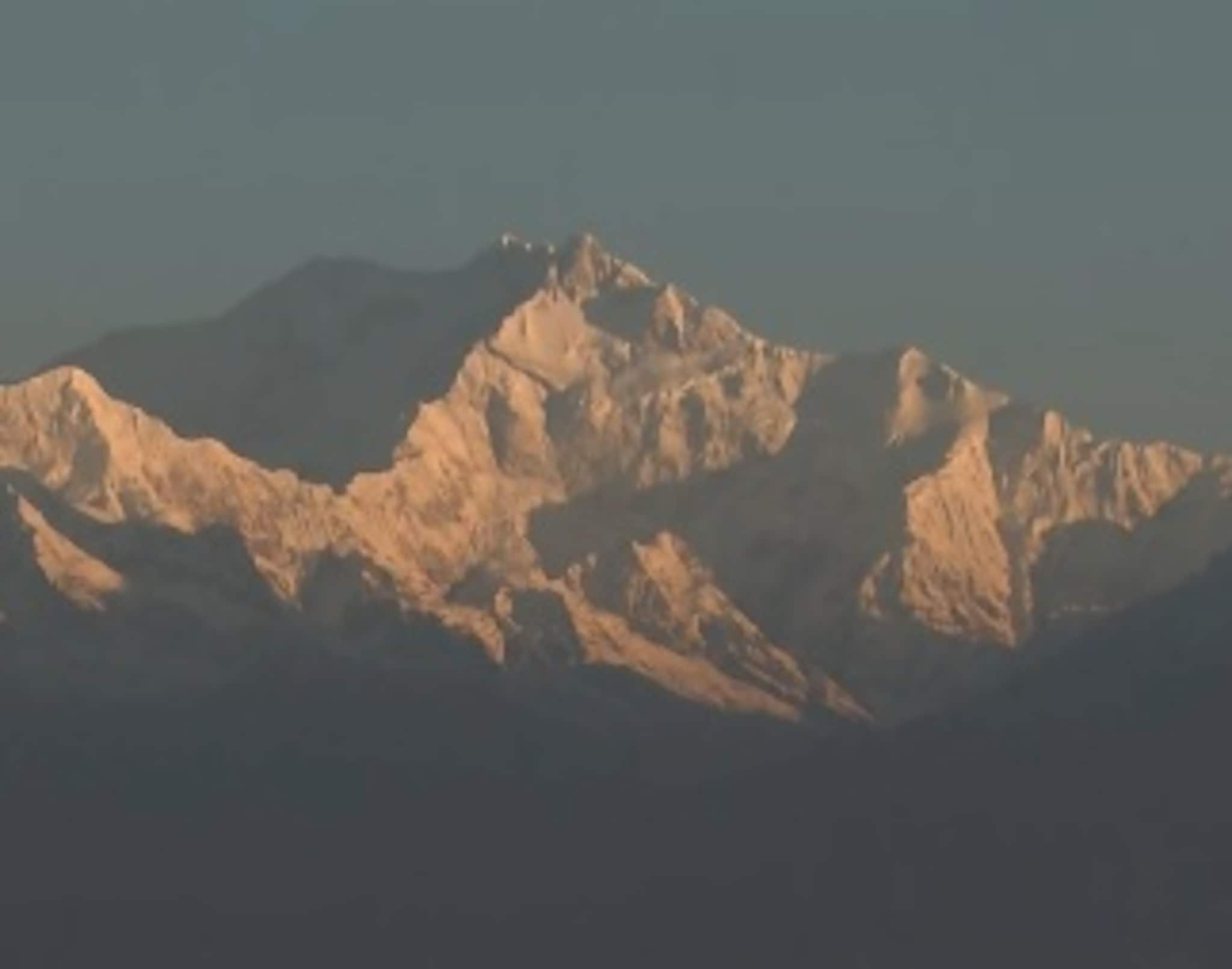 ঝকঝকে আকাশ দার্জিলিঙে, দেখা মিলল কাঞ্চনজঙ্ঘার 