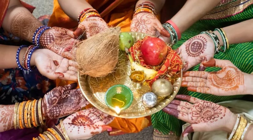 নিয়ম অনুযায়ী বলা আছে যে, যখন একজন মহিলা নির্জলা উপবাস পালন করেন, তখন এই সময়কালে তাঁর যৌন মিলন করা উচিত নয়, যাতে উপবাসের পবিত্রতা বজায় থাকে এবং এর ধর্মীয় সুবিধা অর্জন করা যায়।