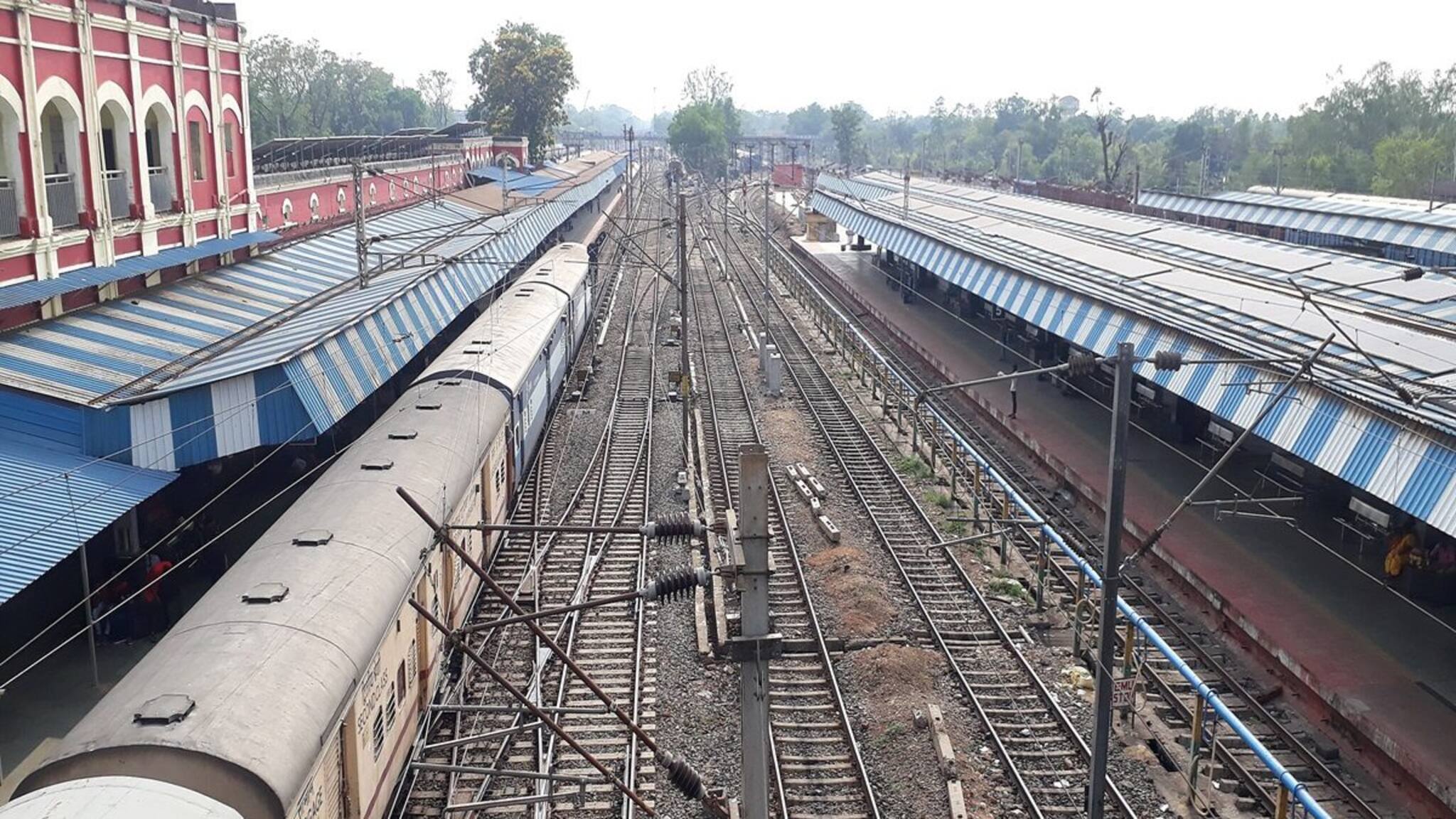 কালীপুজোর পর সাতদিন! মাথায় হাত সকলের এই মহাব্যস্ত রুটে বাতিল পরপর ট্রেন