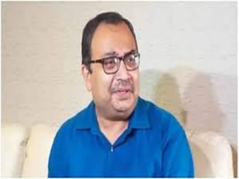 এখানেই শেষ নয়, এক্স হ্যান্ডলে কুণাল ঘোষ পোস্ট করে লেখেন, 'শুভ বিজয়া। বড়দের প্রণাম। বাকিদের শুভেচ্ছা। ঝড়-জলের মধ্যে দিয়ে চলেছে আমার জীবন। ঈশ্বর এবং আপনাদের শুভেচ্ছায় কাজ করে যাই এবং যাব। আশা করি, আগামী দিনের চলার পথে, যদি কোনও বাঁকও থাকে, আপনাদের আশীর্বাদ পাব। একটা অন্যরকম মাঠ যেন দেখতে পাচ্ছি, ব্যক্তিগত খেলা নয়, সমষ্টির বৃহত্তর অঙ্কের ম্যাচ। এখনও ঝাপসা, স্পষ্ট নয়। তবে ব্যাট করার প্রস্তুতি রাখছি, সসম্মানে। খেলতে আপনি নাও নামতে পারেন। তবে গ্যালারিতে আসবেন বা টিভিতে দেখবেন। সঙ্গে থাকবেন। ম্যাচ জমবে। জয় মা।'
